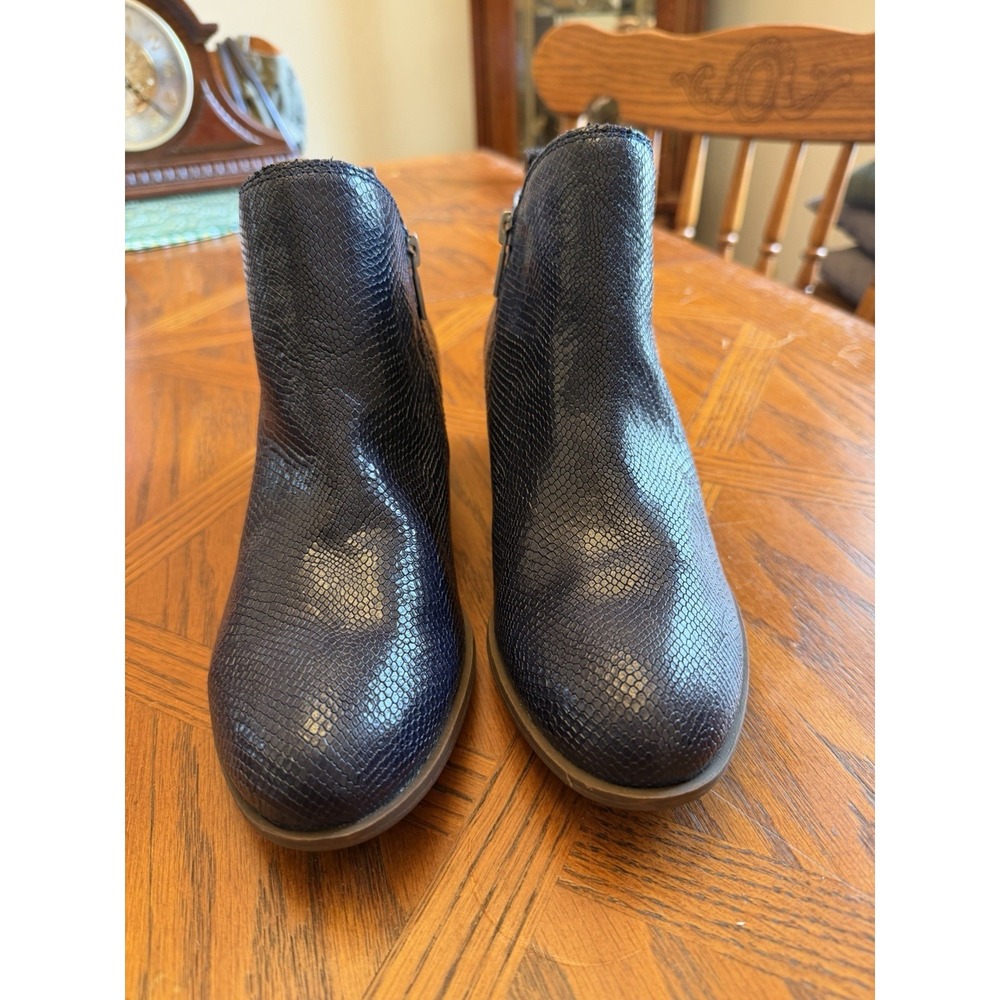 Lucky Brand Chic Navy Blue Leather Ankle Boots with Scale Design, Womens Size 9M